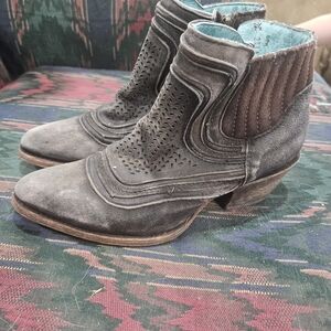 Corral Gray Ankle Boots with Wingtip Design